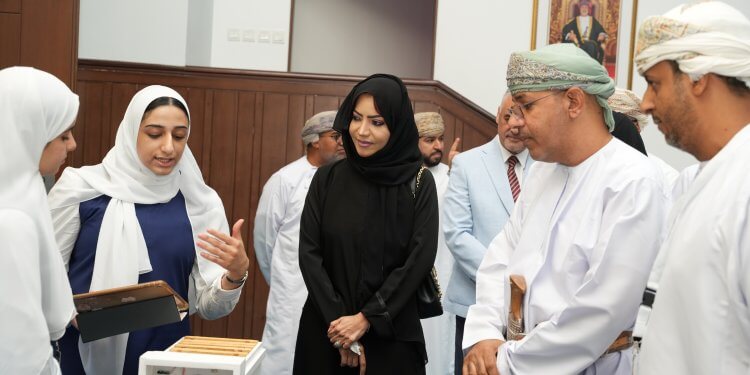 انطلاق الأسبوع  الوطني للعلوم والتكنولوجيا والهندسة ‏والرياضيات في مدارس محافظة مسقط
