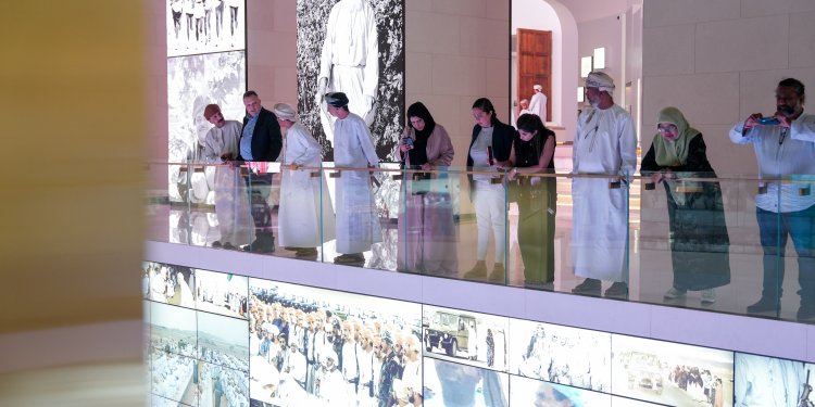 وفد إعلامي دولي يطّلع على المقومات التنموية والسياحية بمحافظة الداخلية