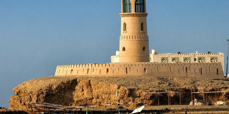 لا بد أنك مررت بـ “منارة العيجة” يوماً .. فهل تعرف حكايتها؟