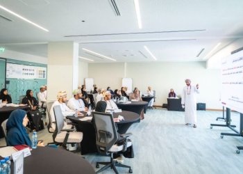 90 % من العاملين بالحكومة عُمانيون.. و3 جنسيات تتصدر القطاع الخاص