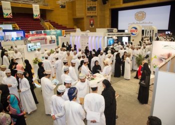 54 % منهم إناث و35 ألفًا من خريجي التعليم العالي.. ماذا تكشف أرقام الباحثين عن عمل في سلطنة عُمان؟