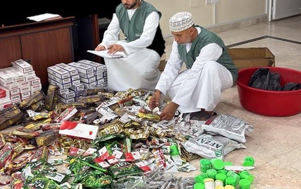 شمال الباطنة.. مداهمة موقع مخالف وضبط أكثر من 3 آلاف منتج محظور