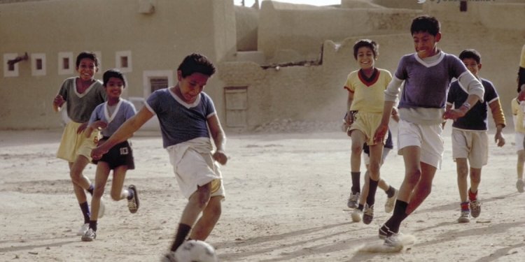 من الحارة إلى النجومية .. الملاعب التي صنعت أساطير كرة القدم