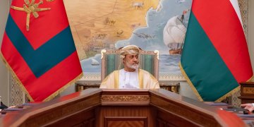 جلالةُ السُّلطان يوجّه بتقديم حزمة من التسهيلات لقطاعات الاقتصاد الوطني.. ويشيد بالسمت العُماني