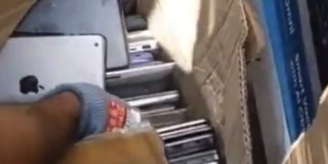 إحباط محاولة تهرب ضريبي.. ضبط أجهزة إلكترونية غير مُفصح عنها بمنفذ الخطم
