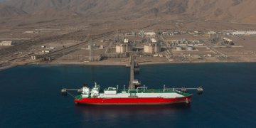 إطلاق أول شحنة غاز طبيعي مُسال من الناقلة “مسقط LNG ” إلى الأسواق العالمية