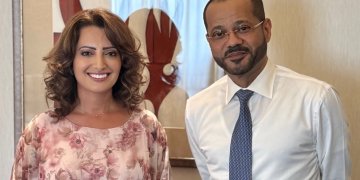 معالي البدر .. حين تحدثت عُمان من باريس