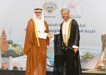 وزير الخارجية ونظيره الكويتي يبحثان تعزيز التعاون الثنائي