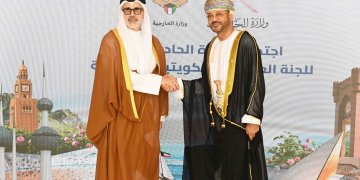 وزير الخارجية ونظيره الكويتي يبحثان تعزيز التعاون الثنائي