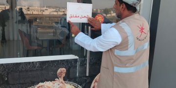 شمال الشرقية: مداهمة منزل مخالف وإغلاق محل وإتلاف مواد غذائية فاسدة