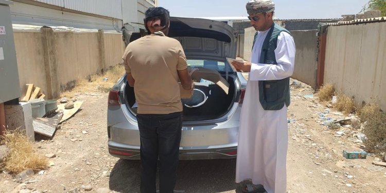 ضبط أكثر من 400 منتج مقلد لعلامات تجارية أصلية تشمل معاجين أسنان وشامبوهات