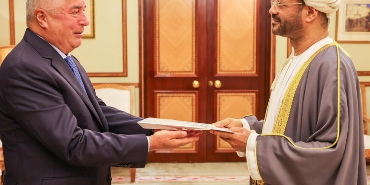 وزير الخارجية يتسلّم نسخة من أوراق اعتماد السفير الطاجيكي