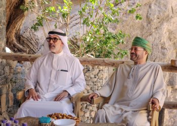 في مشهدٍ أخوي يعكس عمق العلاقات التاريخية بين البلدين.. وزيرا خارجية عُمان والكويت يتجولان في رحاب محافظة الداخلية