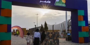 محافظة الداخلية تكشف عن تفاصيل مهرجان الجبل الأخضر 2026 وتوقع عقود التنفيذ استعدادًا لانطلاقه منتصف يوليو