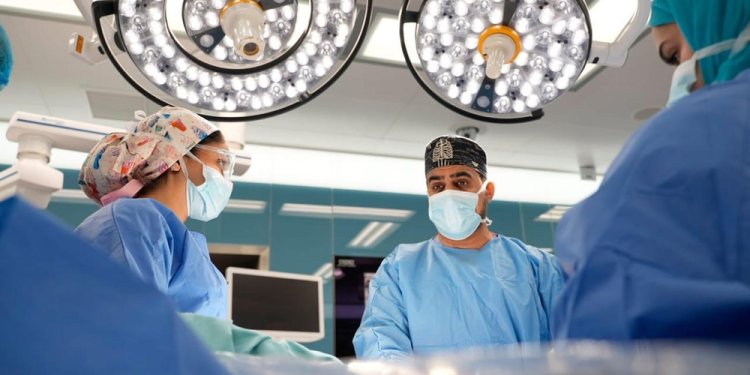 إنجاز طبي جديد.. أول استئصال محافظ على الحلمة بالمنظار ثلاثي الأبعاد في سلطنة عمان
