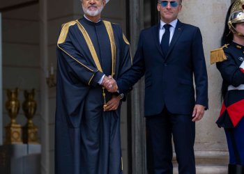 الرئيسُ الفرنسي يستقبلُ جلالةَ السُّلطان ويعقدان لقاءً ثُنائيًّا بقصر الإليزيه
