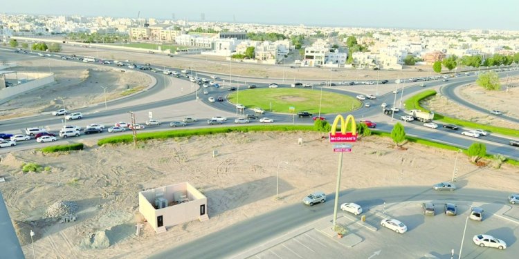 تحويلة مرورية جديدة على شارع الشباب ضمن مشروع تطوير دوار جامع ميزون