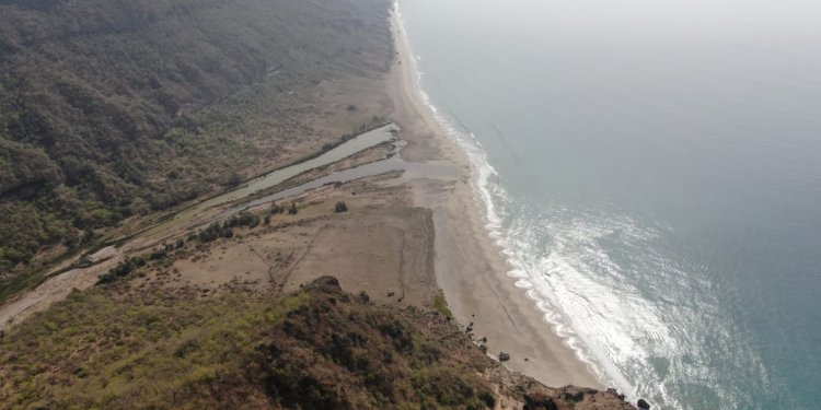 بين الجبال والبحر .. ماذا تعرف عن محمية خور خرفوت؟