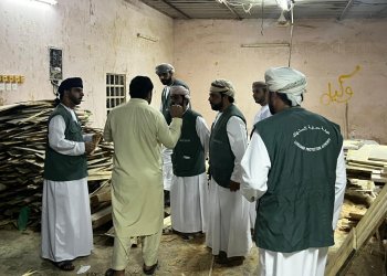 ” حماية المستهلك” بشمال الباطنة تضبط موقعًا لتصنيع الأثاث غير مطابق للاشتراطات الصحية