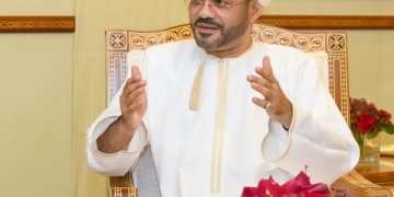 الدبلوماسية العُمانية… هدوءُ الرؤية وحيويةُ خليةِ النحل