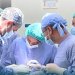 تعاون طبي بين مستشفيي النهضة والسويق يثمر عن إنجاز جراحي نوعي