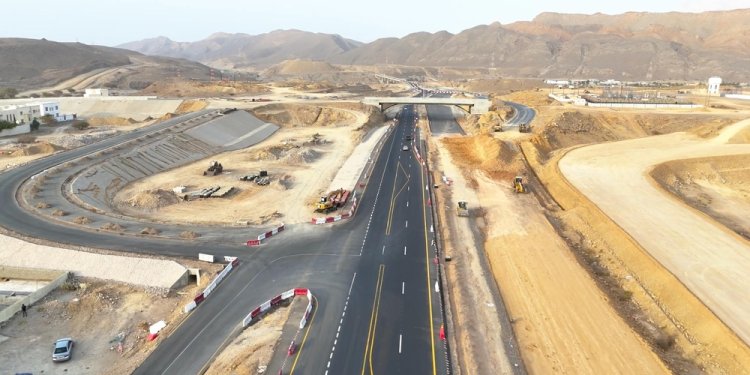61 مشروعًا للطرق تنفذها “النقل والاتصالات وتقنية المعلومات”.. وإنجازات مرتقبة خلال العام الجاري