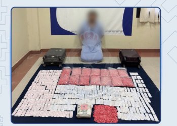 البريمي.. القبض على شخص بحوزته كميات من الهيروين والمؤثرات العقلية بقصد الاتجار والتعاطي