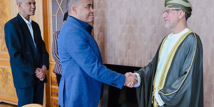 رئيس مدغشقر يستقبل رئيس جهاز الاستثمار العُماني لبحث توسيع التعاون الاقتصادي والاستثماري
