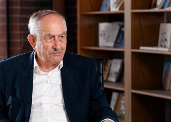 حارس الذاكرة: منهج بشار عواد في ضبط النص وقضايا الكتابة التاريخية