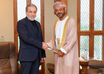 اتفاق عُماني إيراني على استمرار المباحثات الفنية والسياسية بشأن الملاحة في مضيق هرمز