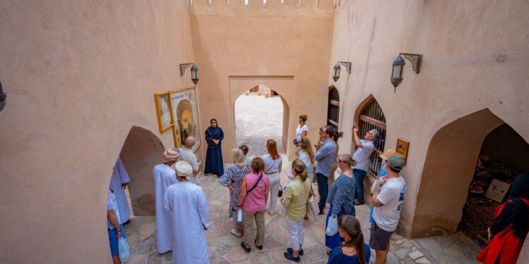 مليار ريال من 4 ملايين زائر.. ماذا تكشف أرقام السياحة الوافدة إلى سلطنة عُمان خلال سنة؟