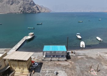 12 رصيفًا ثابتًا و11 مظلة .. اكتمال أعمال تأهيل المناطق البحرية في مسندم ضمن جهود تطوير القطاع السمكي