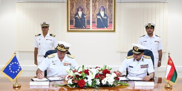 سلطنة عُمان والاتحاد الأوروبي يجددان بروتوكول التعاون في الأمن البحري