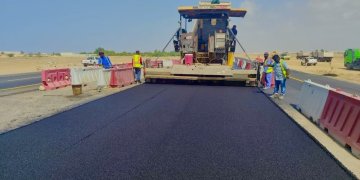 7 مشروعات تعزز شبكة طرق ظفار.. وطريق ساحلي جديد يختصر 40 كيلومترًا بين رخيوت وضلكوت