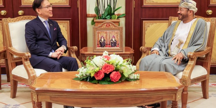 وزير الخارجية يتسلّم نسخ أوراق اعتماد سفراء كوريا وماليزيا وسويسرا