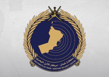 إنقاذ 23 من طاقم سفينة تجارية قبالة سواحل مسندم والبحث مستمر عن مفقود